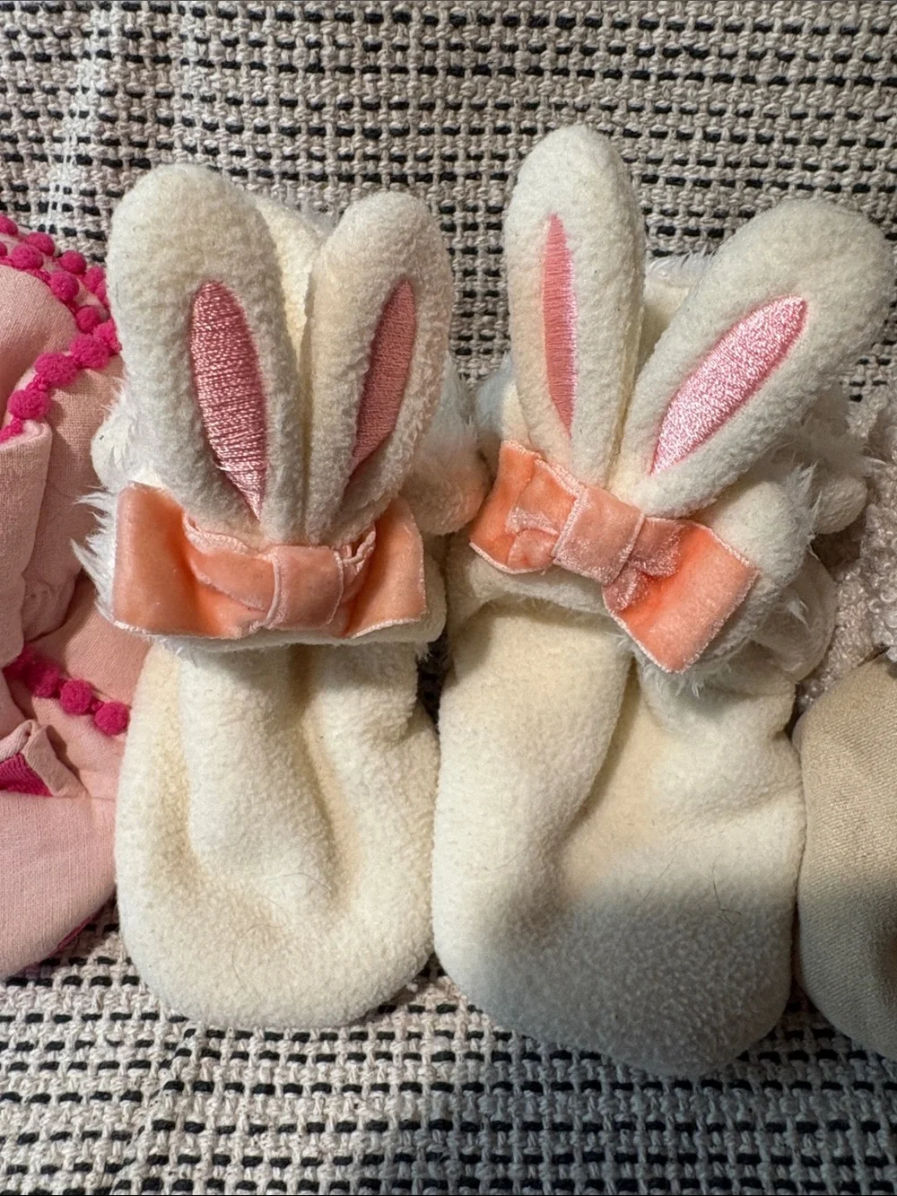 Lot of 3 baby slippers: size 3-6 months
